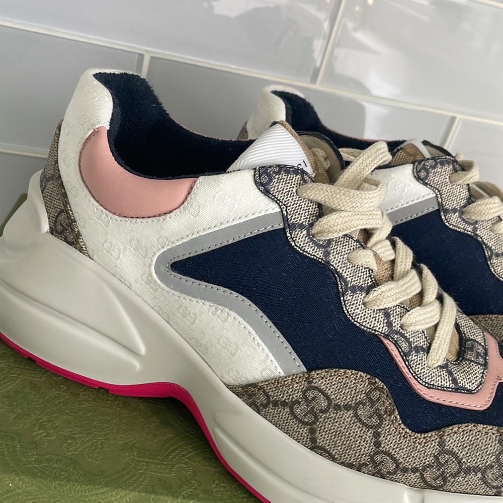 Beautiful Gucci sneakers 6.5 US 37 EUR almost like new authentic - Picture 4 of 11